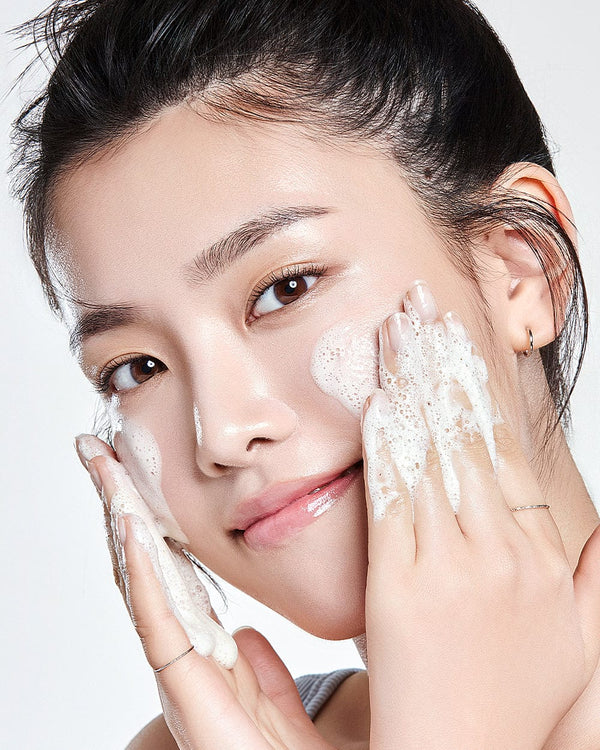 8 HYALURONIC ACID HYDRATING GENTLE FOAMING CLEANSER 150ml